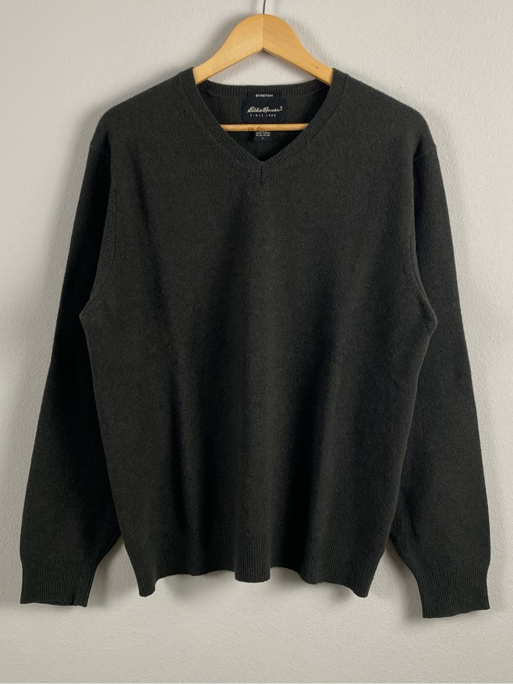 Eddie Bauer Stretch Lambswool Blend Knit Long Sleeve V Neck Sweater | Dark Olive